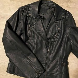 Black faux leather jacket size XL